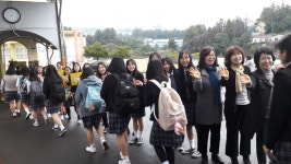 학교소식 > 전체 > 서귀포여중, 함께하는 등굣길 ‘하이파이브데이’ 캠페인 실시 | 제주교육소식