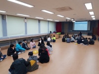 학교소식 > 유치원/초등학교 > 어서와, 우리학교는 처음이지? 제주북초 6학년-신입생 손잡고 함께 배우는 3월 학교생활탐구활동 | 제주교육소식