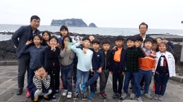 학교소식 > 유치원/초등학교 > 법환초, 마을 어르신과 함께하는 환경 마을 탐방 실시 | 제주교육소식