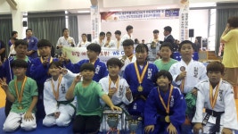 학교소식 > 전체 > 동남초 유도부, 2018 제19회 제주특별자치도지사기 전도유도대회에서 단체전 우승, 개인전도 다수 입상 | 제주교육소식