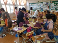 학교소식 > 유치원/초등학교 > 대정초, 한지공예 화장품 경대 만들기 평생교육 프로그램 운영 | 제주교육소식