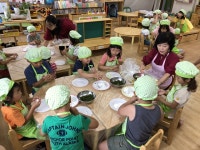 학교소식 > 전체 > 서귀중앙초등학교병설유치원, 송편 빚기 요리활동 실시 | 제주교육소식