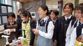 학교소식 > 중학교 > 고산중, “나도 바리스타 ＆ PET 디자이너 되어보기” | 제주교육소식