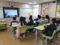 학교소식 > 유치원/초등학교 > 시흥초, 고려대학교 대학생들과 화상으로 영어공부를 시작하다. | 제주교육소식