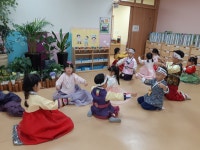 학교소식 > 유치원/초등학교 > 도련초병설유치원, 민속놀이 한마당 신명나게 놀아보게 마씸! | 제주교육소식