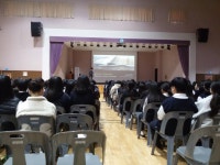 학교소식 > 중학교 > 제주중앙여중, 문경수 과학탐험가 특강 〈탐험가의 눈으로 본 화산섬 제주〉실시 | 제주교육소식