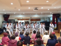 학교소식 > 유치원/초등학교 > 한천초, 경로당을 찾아 효를 담은 문화예술공연 펼쳐~ | 제주교육소식