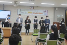 학교소식 > 중학교 > 안덕중, 학생자치회역량을 보여주다 도서관책톡방 개관식 | 제주교육소식