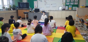 학교소식 > 유치원/초등학교 > 한천초, 자존감 함양을 위한 명상, 다도체험 실시 | 제주교육소식