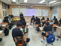 학교소식 > 중학교 > 효돈중, 치매에 대한 인식 확산 및 치매가족 이해교육을 통한 건강한 미래 설계의 시간 가져! | 제주교육소식
