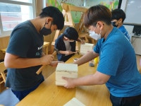 학교소식 > 유치원/초등학교 > 온평초, 함께 배우며 나누는 노작교실(친환경 새집 만들기) 운영 | 제주교육소식