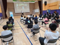 학교소식 > 유치원/초등학교 > 제주남초, 이창현 작가와 함께하는 온 책 읽기 북콘서트 실시 -비전을 발견하고 디자인하라- | 제주교육소식