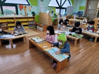 학교소식 > 유치원/초등학교 > 아라초병설유치원 <책 속으로 풍덩!> 북 카페 놀이 행사 실시 | 제주교육소식