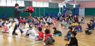 학교소식 > 유치원/초등학교 > 제주서초병설유치원, 찾아오는 문화체험 공연 실시 ( 마술로 마법에 걸리다) | 제주교육소식