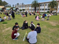 학교소식 > 유치원/초등학교 > -우리는 한 가족- 느영나영 혼디걸을락 으로 선후배가 함께하는 재릉초등학교 | 제주교육소식
