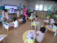 학교소식 > 유치원/초등학교 > 위미초등학교병설유치원, 다문화교육 실시 | 제주교육소식