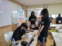 학교소식 > 중학교 > 제주동여중, 황영미 작가초청강연회 작가와의 만남 실시 | 제주교육소식