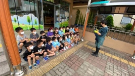 학교소식 > 전체 > 월랑초등학교병설유치원, 스카프 쪽물 염색 체험 실시 | 제주교육소식
