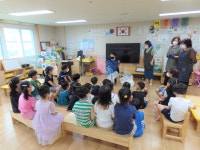 학교소식 > 유치원/초등학교 > 신광초병설유치원, 찾아오는 손수건 쪽물 염색 체험 실시 | 제주교육소식