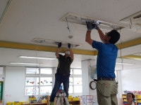 학교소식 > 유치원/초등학교 > 제주동초, 학교지원센터 학교시설관리 업무지원활동(안전기 및 램프, 배선시스템 전면교체) | 제주교육소식