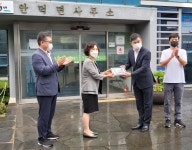 학교소식 > 유치원/초등학교 > 안덕초, 신세계사이먼으로부터 스마트패드 기부받아 | 제주교육소식