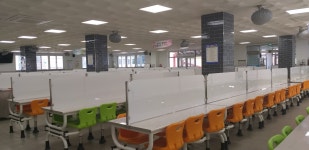 학교소식 > 유치원/초등학교 > 도남초, 급식실 식탁 칸막이 설치 | 제주교육소식