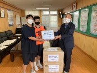 학교소식 > 유치원/초등학교 > 서귀포초, 정방동 체육회로부터 마스크 1000매 기증 받다. | 제주교육소식