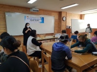 학교소식 > 유치원/초등학교 > 신산초, 학부모참여 라탄공예 평생교육 프로그램 운영 | 제주교육소식