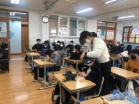 학교소식 > 유치원/초등학교 > 삼성초, VR을 활용한 생존수영교육 실시 | 제주교육소식