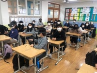 학교소식 > 유치원/초등학교 > 삼성초, VR을 활용한 생존수영교육 실시 | 제주교육소식