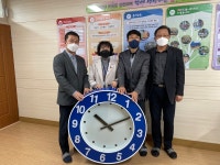 학교소식 > 전체 > 도리초, 도리초등학교총동창회 외부 대형 시계 기증 | 제주교육소식
