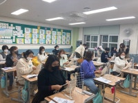 학교소식 > 유치원/초등학교 > 하귀일초, ‘마크라메 실 매듭공예’ 평생교육 프로그램 운영 | 제주교육소식
