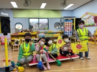 학교소식 > 유치원/초등학교 > 흥산초병설유치원, 놀이하며 배우는 새학기 교통안전교육 실시 | 제주교육소식