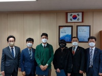 학교소식 > 유치원/초등학교 > 대한예수교 장로회 제주성지교회- 애월중학교 학생에게 장학금 전달 | 제주교육소식