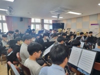 학교소식 > 유치원/초등학교 > 서귀포중, 교악대 윈드 하모닉스 캠프 운영 - 악기로 하나되는 윈드 하모닉스 since 1966 | 제주교육소식