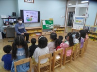 학교소식 > 유치원/초등학교 > 효돈초병설유치원, 찾아오는 반편견 입양교육 실시 | 제주교육소식