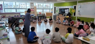 학교소식 > 유치원/초등학교 > 오라초, 3학년 연극놀이로 배우는 ‘우리 마을, 오라로 오라~!’ 제주이해교육프로그램 운영 | 제주교육소식