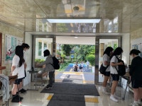 학교소식 > 중학교 > 서귀중앙여중, 바른 교복 등교를 위한 포인트 적립 바코드 실시 | 제주교육소식