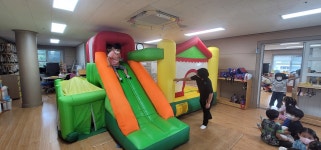 학교소식 > 전체 > 오라초병설유치원, 유치원이 놀이터로 변했어요! 찾아오는 놀이터 체험 운영 | 제주교육소식