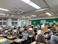 학교소식 > 중학교 > 서귀포중, ‘헌법 필사, 마음에 새기는 민주주의 행사 - 인간의 소중함과 행복추구를 배우고 정의로운 청소년 성장 계기 마련... 