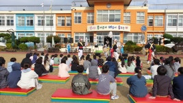 학교소식 > 유치원/초등학교 > 흥산초 , 제주우리소리와 함께 하는 전통문화예술 감상 및 체험 활동( 전통 국악 공연 및 전통 연희 감상) 실시... 