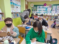 학교소식 > 유치원/초등학교 > 대흘초, 3학년 찾아가는 4.3 어린이 체험관 프로그램을 통한 팝업 카드 만들기 | 제주교육소식
