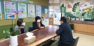 학교소식 > 유치원/초등학교 > 용담1동 연합청년회 한천초등학교에 학교발전기금 기탁 | 제주교육소식