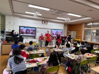 학교소식 > 유치원/초등학교 > 신촌초, 전교어린이회 주도 情말 감사해요, 미리 메리크리스마스 실시 | 제주교육소식