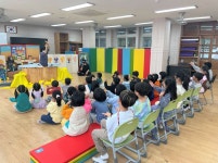 학교소식 > 유치원/초등학교 > 흥산초병설유치원, 유·초연계 찾아가는 현장지원 인성 프로그램(제주어 인형극 관람) 실시 | 제주교육소식