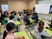 학교소식 > 유치원/초등학교 > 하례초, 4·3평화인권 교육 동백꽃 가방 장식 만들기 실시 | 제주교육소식