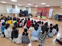 학교소식 > 유치원/초등학교 > 효돈초 유.초연계, 찾아오는 문화예술공연 실시 | 제주교육소식