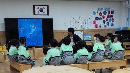 학교소식 > 전체 > 함덕초등학교병설유치원, 책 읽어주는 부모님 활동 운영 | 제주교육소식