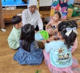 학교소식 > 유치원/초등학교 > 김녕초등학교병설유치원 문화예술프로그램 해녀 민속공연 관람 및 체험 | 제주교육소식