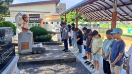 학교소식 > 유치원/초등학교 > 동남초등학교, 故 강승우 소위 및 고봉조 독립지사 추모식 | 제주교육소식